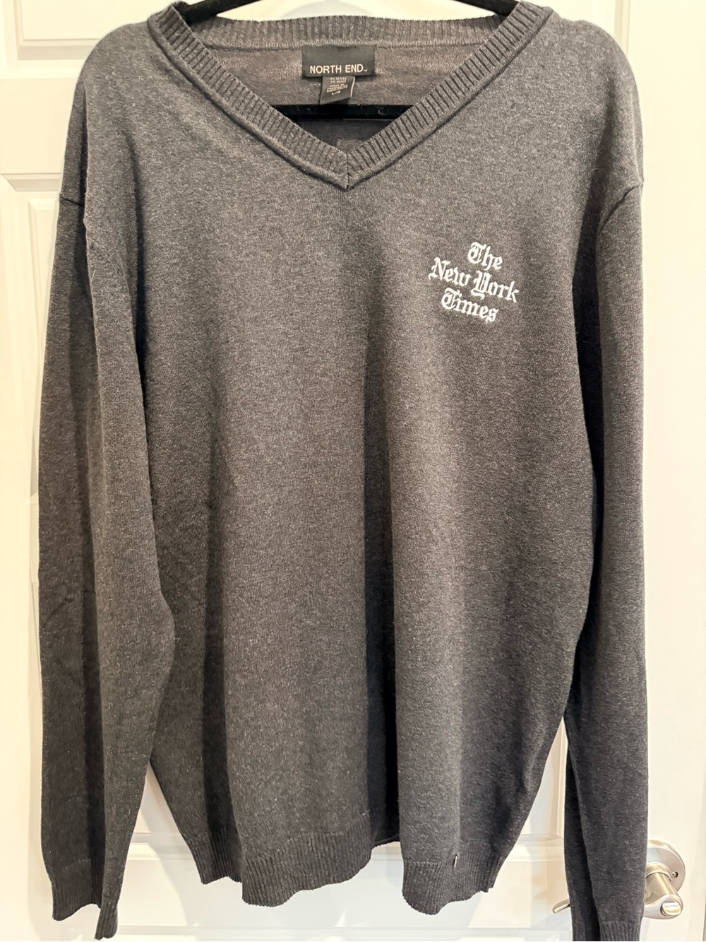 Men’s The New York Times North End Embroidered Size Large V Neck Sweater
